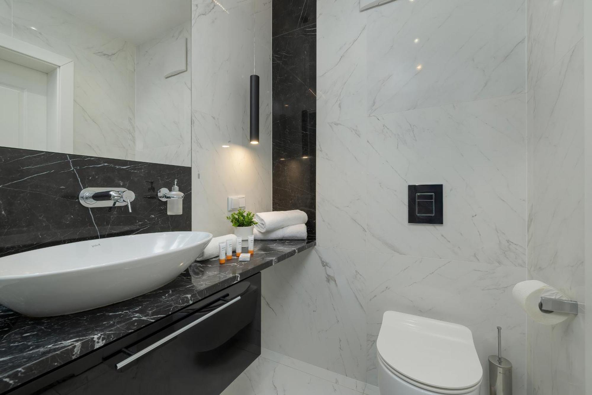 Modern & Comfy Apartment Rakowicka 6 Cracow By Renters クラクフ エクステリア 写真